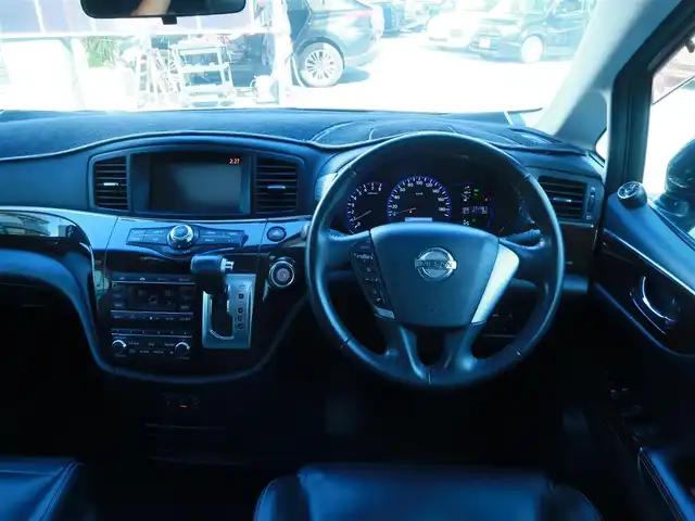 日産 エルグランド VIP 千葉県 2011(平23)年 17.2万km ファントムブラック 純正ナビ/ワンセグTV/Bluetooth/CD/DVD再生/アラウンドビュー/サンルーフ/両側パワースライドドア/シートヒーター/全席電動シート/オットマン（2列目）/サンシェード（2列目）/パワーバックドア/左側ユニバーサルステップ/ビルトインETC/革巻ステアリング&シフトノブ/デフロック/ウインカーミラー /保証書/取扱説明書/スペアキー