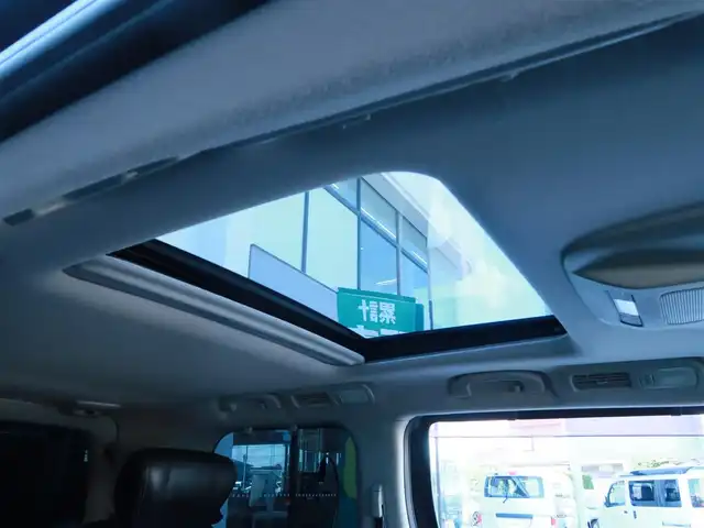 日産 エルグランド VIP 千葉県 2011(平23)年 17.2万km ファントムブラック 純正ナビ/ワンセグTV/Bluetooth/CD/DVD再生/アラウンドビュー/サンルーフ/両側パワースライドドア/シートヒーター/全席電動シート/オットマン（2列目）/サンシェード（2列目）/パワーバックドア/左側ユニバーサルステップ/ビルトインETC/革巻ステアリング&シフトノブ/デフロック/ウインカーミラー /保証書/取扱説明書/スペアキー