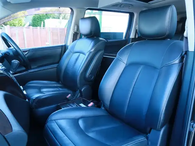 日産 エルグランド VIP 千葉県 2011(平23)年 17.2万km ファントムブラック 純正ナビ/ワンセグTV/Bluetooth/CD/DVD再生/アラウンドビュー/サンルーフ/両側パワースライドドア/シートヒーター/全席電動シート/オットマン（2列目）/サンシェード（2列目）/パワーバックドア/左側ユニバーサルステップ/ビルトインETC/革巻ステアリング&シフトノブ/デフロック/ウインカーミラー /保証書/取扱説明書/スペアキー