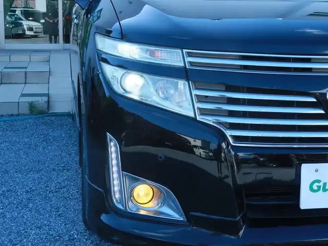 日産 エルグランド VIP 千葉県 2011(平23)年 17.2万km ファントムブラック 純正ナビ/ワンセグTV/Bluetooth/CD/DVD再生/アラウンドビュー/サンルーフ/両側パワースライドドア/シートヒーター/全席電動シート/オットマン（2列目）/サンシェード（2列目）/パワーバックドア/左側ユニバーサルステップ/ビルトインETC/革巻ステアリング&シフトノブ/デフロック/ウインカーミラー /保証書/取扱説明書/スペアキー
