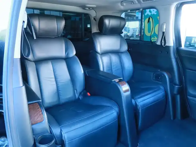 日産 エルグランド VIP 千葉県 2011(平23)年 17.2万km ファントムブラック 純正ナビ/ワンセグTV/Bluetooth/CD/DVD再生/アラウンドビュー/サンルーフ/両側パワースライドドア/シートヒーター/全席電動シート/オットマン（2列目）/サンシェード（2列目）/パワーバックドア/左側ユニバーサルステップ/ビルトインETC/革巻ステアリング&シフトノブ/デフロック/ウインカーミラー /保証書/取扱説明書/スペアキー