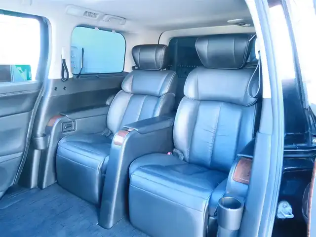 日産 エルグランド VIP 千葉県 2011(平23)年 17.2万km ファントムブラック 純正ナビ/ワンセグTV/Bluetooth/CD/DVD再生/アラウンドビュー/サンルーフ/両側パワースライドドア/シートヒーター/全席電動シート/オットマン（2列目）/サンシェード（2列目）/パワーバックドア/左側ユニバーサルステップ/ビルトインETC/革巻ステアリング&シフトノブ/デフロック/ウインカーミラー /保証書/取扱説明書/スペアキー