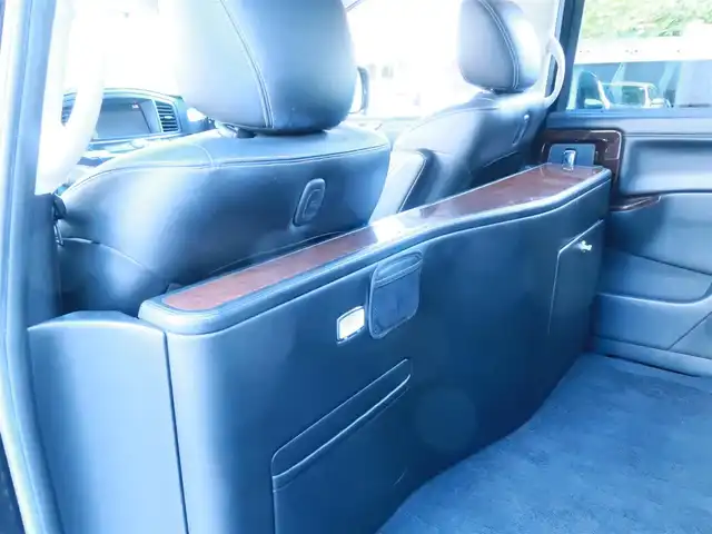日産 エルグランド VIP 千葉県 2011(平23)年 17.2万km ファントムブラック 純正ナビ/ワンセグTV/Bluetooth/CD/DVD再生/アラウンドビュー/サンルーフ/両側パワースライドドア/シートヒーター/全席電動シート/オットマン（2列目）/サンシェード（2列目）/パワーバックドア/左側ユニバーサルステップ/ビルトインETC/革巻ステアリング&シフトノブ/デフロック/ウインカーミラー /保証書/取扱説明書/スペアキー