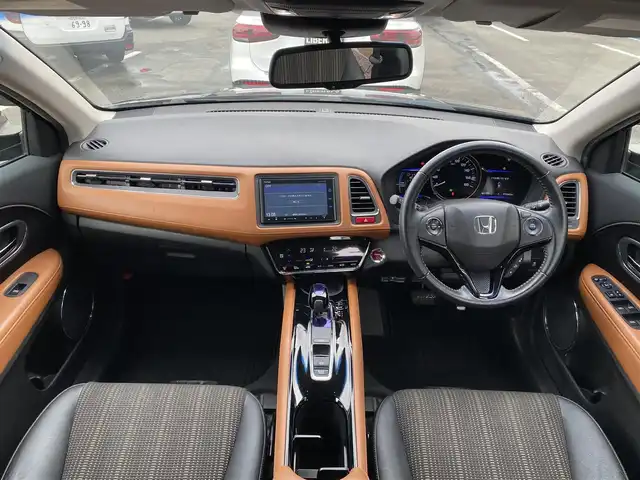 ホンダ ヴェゼル ハイブリッド Z 福岡県 2014(平26)年 7.3万km ルーセブラックM ・クルーズコントロール/・純正ナビ／ＢＴ／ＵＳＢ/・バックカメラ/・ハーフレザー/シートヒーター/・フルセグ/・ＥＴＣ/・純正１７ＡＷ