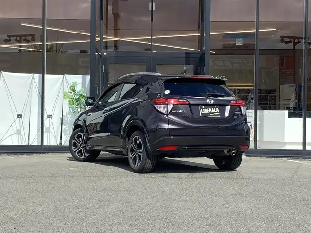 ホンダ ヴェゼル ハイブリッド Z 福岡県 2014(平26)年 7.3万km ルーセブラックM ・クルーズコントロール/・純正ナビ／ＢＴ／ＵＳＢ/・バックカメラ/・ハーフレザー/シートヒーター/・フルセグ/・ＥＴＣ/・純正１７ＡＷ