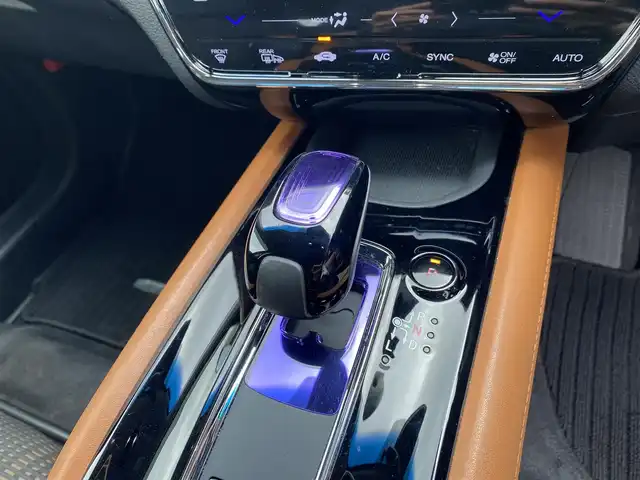 ホンダ ヴェゼル ハイブリッド Z 福岡県 2014(平26)年 7.3万km ルーセブラックM ・クルーズコントロール/・純正ナビ／ＢＴ／ＵＳＢ/・バックカメラ/・ハーフレザー/シートヒーター/・フルセグ/・ＥＴＣ/・純正１７ＡＷ