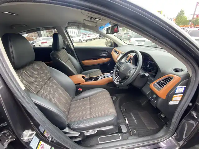 ホンダ ヴェゼル ハイブリッド Z 福岡県 2014(平26)年 7.3万km ルーセブラックM ・クルーズコントロール/・純正ナビ／ＢＴ／ＵＳＢ/・バックカメラ/・ハーフレザー/シートヒーター/・フルセグ/・ＥＴＣ/・純正１７ＡＷ