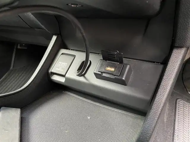 ホンダ ヴェゼル ハイブリッド Z 福岡県 2014(平26)年 7.3万km ルーセブラックM ・クルーズコントロール/・純正ナビ／ＢＴ／ＵＳＢ/・バックカメラ/・ハーフレザー/シートヒーター/・フルセグ/・ＥＴＣ/・純正１７ＡＷ