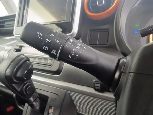 スズキ スペーシア ギア HYBRID XZ 愛知県 2020(令2)年 5万km フェニックスレッドパール/ガンメタリック2トーンルーフ スズキセーフティサポート/　　・デュアルカメラブレーキサポート/　　・車線維持支援機能/　　・ふらつき警報機能/　　・アダプティブクルーズコントロール/　　・ハイビームアシスト/パイオニア製6.8インチディスプレイオーディオ/　　・CD/DVD/BT/バックカメラ/ETC/革巻きステアリング/シートヒーター（前席）/両側パワースライドドア/ルーフレール/純正LEDヘッドライト/フォグランプ/取扱説明書/保証書/スペアキー