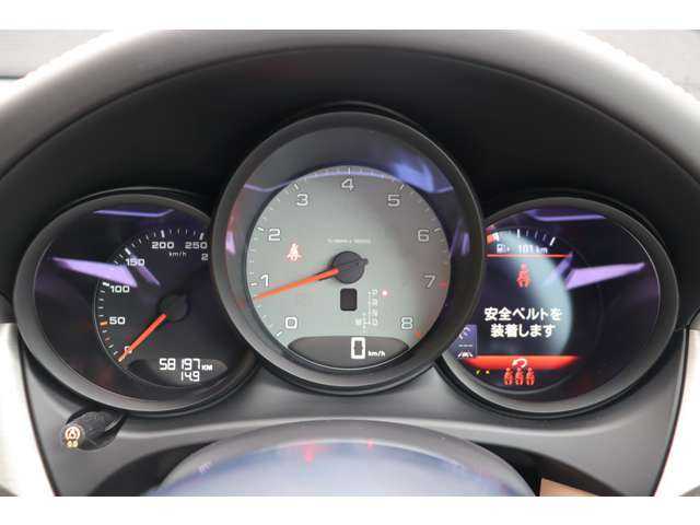 ポルシェ マカン S 大分県 2019(令1)年 5.9万km 白 アダプティブクルーズコントロール/ブラインドスポットモニター/スポーツクロノパッケージ/ポルシェ・アクティブ・サスペンション・マネージメント/ＢＯＳＥスピーカー/茶革シート/シートヒーター（D席/N席）/パワーシート/純正ナビ/ＣａｒＰｌａｙ/Bluetooth/全方位カメラ/パドルシフト/ＬＥＤヘッドライト/オートライト/純正２０インチＡＷ/ＥＴＣ