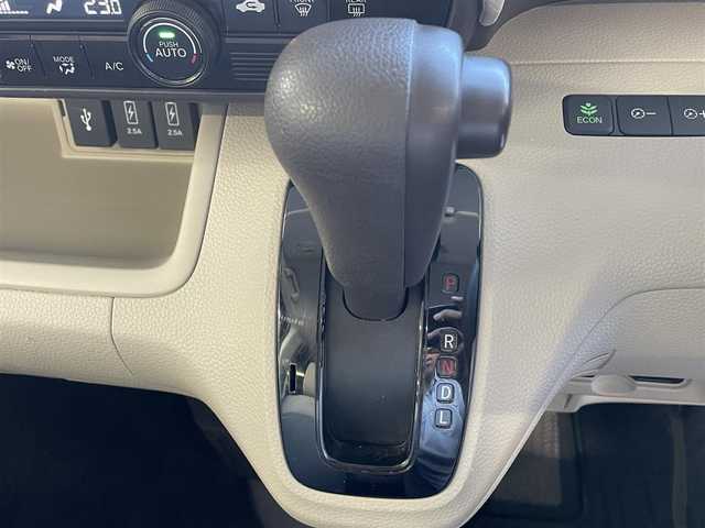 ホンダ Ｎ ＢＯＸ G L ホンダセンシング 岡山県 2019(平31)年 7.1万km クリスタルブラックパール 純正ナビ　VXM-194Ci/Bluetooth、AM、FM、CD/バックカメラ/ビルトインETC/片側パワースライドドア/リアロールサンシェード/充電用USBジャック/ホンダセンシング/・衝突軽減ブレーキ/・誤発進抑制機能/・歩行者事故低減ステアリング/・路外逸脱抑制機能/・アダブティブクルーズコントロール/・車線維持支援システム/・先行車発進お知らせ機能/・標識認識機能/・後方誤発進抑制機能/・オートハイビーム