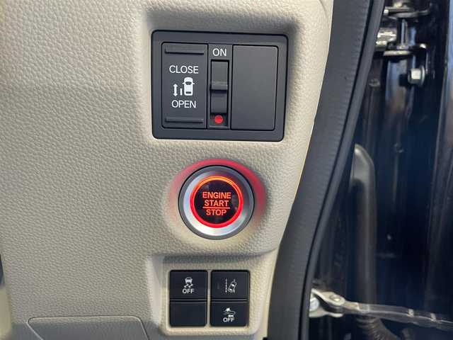 ホンダ Ｎ ＢＯＸ G L ホンダセンシング 岡山県 2019(平31)年 7.1万km クリスタルブラックパール 純正ナビ　VXM-194Ci/Bluetooth、AM、FM、CD/バックカメラ/ビルトインETC/片側パワースライドドア/リアロールサンシェード/充電用USBジャック/ホンダセンシング/・衝突軽減ブレーキ/・誤発進抑制機能/・歩行者事故低減ステアリング/・路外逸脱抑制機能/・アダブティブクルーズコントロール/・車線維持支援システム/・先行車発進お知らせ機能/・標識認識機能/・後方誤発進抑制機能/・オートハイビーム