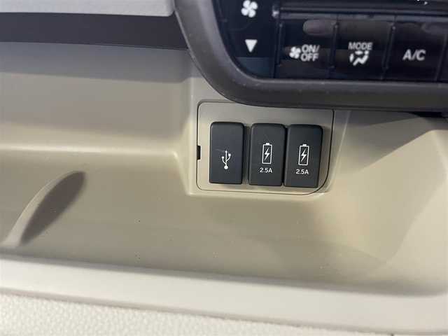 ホンダ Ｎ ＢＯＸ G L ホンダセンシング 岡山県 2019(平31)年 7.1万km クリスタルブラックパール 純正ナビ　VXM-194Ci/Bluetooth、AM、FM、CD/バックカメラ/ビルトインETC/片側パワースライドドア/リアロールサンシェード/充電用USBジャック/ホンダセンシング/・衝突軽減ブレーキ/・誤発進抑制機能/・歩行者事故低減ステアリング/・路外逸脱抑制機能/・アダブティブクルーズコントロール/・車線維持支援システム/・先行車発進お知らせ機能/・標識認識機能/・後方誤発進抑制機能/・オートハイビーム