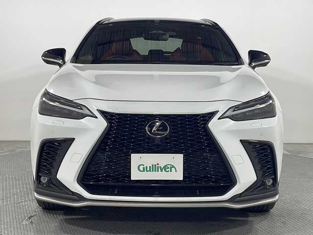 レクサス ＮＸ 350h Fスポーツ 広島県 2022(令4)年 1.7万km ホワイトノーヴァガラスフレーク パノラマルーフ/純正14型ディスプレイオーディオ（Bluetooth/フルセグTV/AppleCarPlay/AndroidAuto）/パノラミックビューモニター/ルーフレール/Fスポーツ専用赤革シート/パワーバックドア/パワーシート（運転席/助手席）/ポジションメモリー/シートヒーター（運転席/助手席/後席左右）/シートベンチレーション（運転席/助手席）/ステアリングヒーター/Lexus Safety System+/・プリクラッシュセーフティ/・レーンチェンジアシスト/・レーントレーシングアシスト/・アダプティブハイビーム/・レーダークルーズコントロール/・プロアクティブドライビングアシスト/アドバンストパーク/パーキングサポートブレーキ/ブラインドスポットモニター/リヤクロストラフィックアラート/3眼LEDヘッドライト/ヘッドアップディスプレイ/パドルシフト/ETC2.0/ドライブレコーダー/USB入力端子