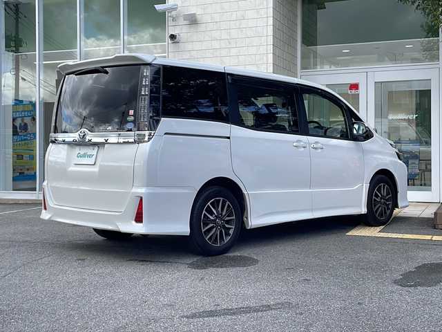 トヨタ ヴォクシー ZS 鳥取県 2017(平29)年 7.4万km ホワイトパールクリスタルシャイン ワンオーナー/パワースライドドア/アルパイン11インチナビ/フルセグTV　DVD CD Bluetooth　SD/バックカメラ/ETC/ドライブレコーダー前後室内/社外レーダー/トヨタセーフティセンス/・衝突回避支援機能/・レーンディパーチャーアラート/・オートマチックハイビーム/・先行車発進/・信号情報/・緊急時操舵支援/S-VSC/MTモード付AT/アイドリングストップ/オートマチックハイビーム/プッシュスタート/フロアマット/ドアバイザー/LEDライト/フォグランプ/１６インチアルミ/ターンミラー/プライバシーガラス/スマートキー/スペアキー/新車保証書/取扱説明書