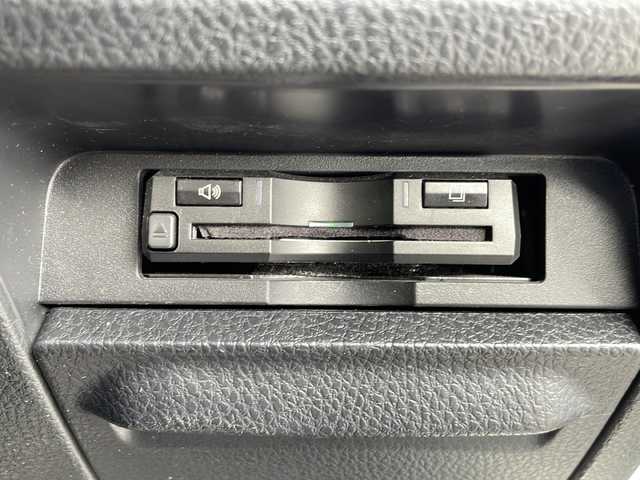 トヨタ ヴォクシー ZS 鳥取県 2017(平29)年 7.4万km ホワイトパールクリスタルシャイン ワンオーナー/パワースライドドア/アルパイン11インチナビ/フルセグTV　DVD CD Bluetooth　SD/バックカメラ/ETC/ドライブレコーダー前後室内/社外レーダー/トヨタセーフティセンス/・衝突回避支援機能/・レーンディパーチャーアラート/・オートマチックハイビーム/・先行車発進/・信号情報/・緊急時操舵支援/S-VSC/MTモード付AT/アイドリングストップ/オートマチックハイビーム/プッシュスタート/フロアマット/ドアバイザー/LEDライト/フォグランプ/１６インチアルミ/ターンミラー/プライバシーガラス/スマートキー/スペアキー/新車保証書/取扱説明書