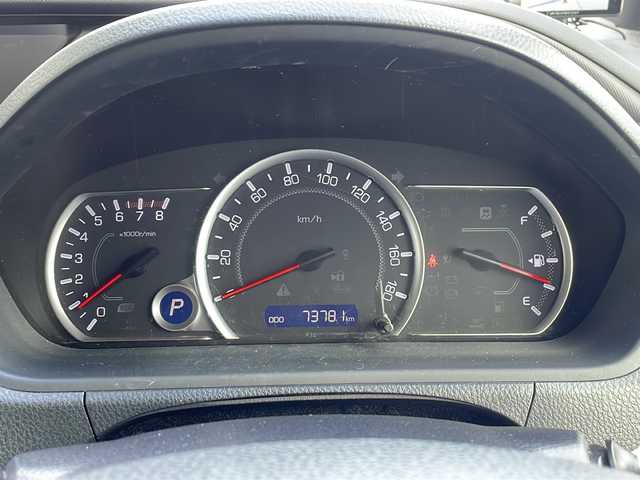 トヨタ ヴォクシー ZS 鳥取県 2017(平29)年 7.4万km ホワイトパールクリスタルシャイン ワンオーナー/パワースライドドア/アルパイン11インチナビ/フルセグTV　DVD CD Bluetooth　SD/バックカメラ/ETC/ドライブレコーダー前後室内/社外レーダー/トヨタセーフティセンス/・衝突回避支援機能/・レーンディパーチャーアラート/・オートマチックハイビーム/・先行車発進/・信号情報/・緊急時操舵支援/S-VSC/MTモード付AT/アイドリングストップ/オートマチックハイビーム/プッシュスタート/フロアマット/ドアバイザー/LEDライト/フォグランプ/１６インチアルミ/ターンミラー/プライバシーガラス/スマートキー/スペアキー/新車保証書/取扱説明書