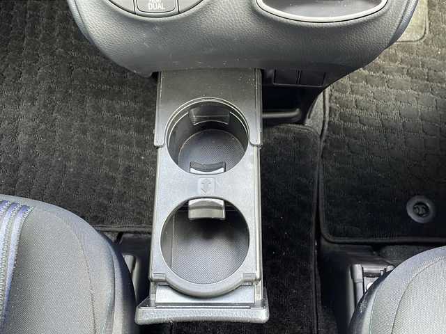 トヨタ ヴォクシー ZS 鳥取県 2017(平29)年 7.4万km ホワイトパールクリスタルシャイン ワンオーナー/パワースライドドア/アルパイン11インチナビ/フルセグTV　DVD CD Bluetooth　SD/バックカメラ/ETC/ドライブレコーダー前後室内/社外レーダー/トヨタセーフティセンス/・衝突回避支援機能/・レーンディパーチャーアラート/・オートマチックハイビーム/・先行車発進/・信号情報/・緊急時操舵支援/S-VSC/MTモード付AT/アイドリングストップ/オートマチックハイビーム/プッシュスタート/フロアマット/ドアバイザー/LEDライト/フォグランプ/１６インチアルミ/ターンミラー/プライバシーガラス/スマートキー/スペアキー/新車保証書/取扱説明書