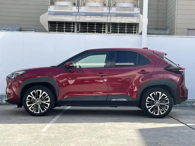 トヨタ ヤリスクロス ハイブリッド Z 青森県 2020(令2)年 4万km センシュアルレッドマイカ ワンオーナー/４WD/トヨタ純正ナビ/AM/FM/CD/DVD/フルセグ/USB/Bluetooth/パノラミックビューモニター/TOYOTA Safety Sense/・レーダークルーズコントロール/・プリクラッシュセーフティ/・レーンディパーチャーアラート/・先行車発進告知機能/・オートマチックハイビーム/パワーバックドア/電動パーキングブレーキ/ダウンヒルアシストコントロール/運転席パワーシート/前席シートヒーター/ETC/社外ドライブレコーダー(ZNR025)/スペアキー/LEDヘッドライト/純正AW18インチ夏タイヤ/社外AWスタッドレスタイヤ車載/取扱説明書/保証書