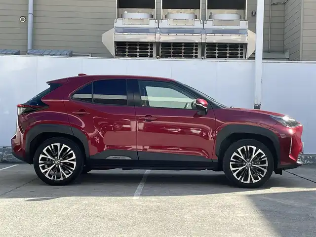 トヨタ ヤリスクロス ハイブリッド Z 青森県 2020(令2)年 4万km センシュアルレッドマイカ ワンオーナー/４WD/トヨタ純正ナビ/AM/FM/CD/DVD/フルセグ/USB/Bluetooth/パノラミックビューモニター/TOYOTA Safety Sense/・レーダークルーズコントロール/・プリクラッシュセーフティ/・レーンディパーチャーアラート/・先行車発進告知機能/・オートマチックハイビーム/パワーバックドア/電動パーキングブレーキ/ダウンヒルアシストコントロール/運転席パワーシート/前席シートヒーター/ETC/社外ドライブレコーダー(ZNR025)/スペアキー/LEDヘッドライト/純正AW18インチ夏タイヤ/社外AWスタッドレスタイヤ車載/取扱説明書/保証書