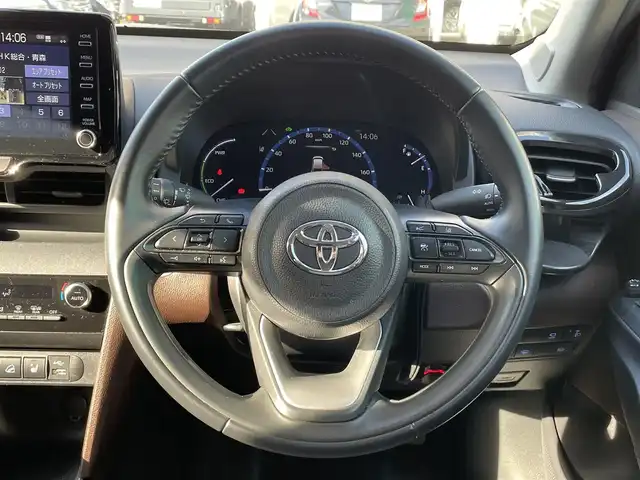 トヨタ ヤリスクロス ハイブリッド Z 青森県 2020(令2)年 4万km センシュアルレッドマイカ ワンオーナー/４WD/トヨタ純正ナビ/AM/FM/CD/DVD/フルセグ/USB/Bluetooth/パノラミックビューモニター/TOYOTA Safety Sense/・レーダークルーズコントロール/・プリクラッシュセーフティ/・レーンディパーチャーアラート/・先行車発進告知機能/・オートマチックハイビーム/パワーバックドア/電動パーキングブレーキ/ダウンヒルアシストコントロール/運転席パワーシート/前席シートヒーター/ETC/社外ドライブレコーダー(ZNR025)/スペアキー/LEDヘッドライト/純正AW18インチ夏タイヤ/社外AWスタッドレスタイヤ車載/取扱説明書/保証書