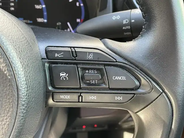 トヨタ ヤリスクロス ハイブリッド Z 青森県 2020(令2)年 4万km センシュアルレッドマイカ ワンオーナー/４WD/トヨタ純正ナビ/AM/FM/CD/DVD/フルセグ/USB/Bluetooth/パノラミックビューモニター/TOYOTA Safety Sense/・レーダークルーズコントロール/・プリクラッシュセーフティ/・レーンディパーチャーアラート/・先行車発進告知機能/・オートマチックハイビーム/パワーバックドア/電動パーキングブレーキ/ダウンヒルアシストコントロール/運転席パワーシート/前席シートヒーター/ETC/社外ドライブレコーダー(ZNR025)/スペアキー/LEDヘッドライト/純正AW18インチ夏タイヤ/社外AWスタッドレスタイヤ車載/取扱説明書/保証書