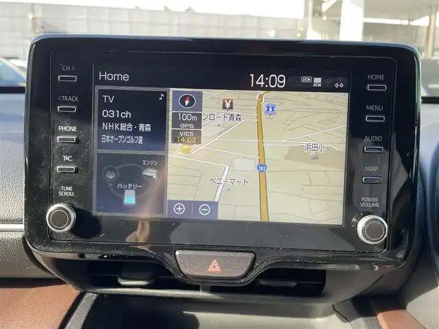 トヨタ ヤリスクロス ハイブリッド Z 青森県 2020(令2)年 4万km センシュアルレッドマイカ ワンオーナー/４WD/トヨタ純正ナビ/AM/FM/CD/DVD/フルセグ/USB/Bluetooth/パノラミックビューモニター/TOYOTA Safety Sense/・レーダークルーズコントロール/・プリクラッシュセーフティ/・レーンディパーチャーアラート/・先行車発進告知機能/・オートマチックハイビーム/パワーバックドア/電動パーキングブレーキ/ダウンヒルアシストコントロール/運転席パワーシート/前席シートヒーター/ETC/社外ドライブレコーダー(ZNR025)/スペアキー/LEDヘッドライト/純正AW18インチ夏タイヤ/社外AWスタッドレスタイヤ車載/取扱説明書/保証書