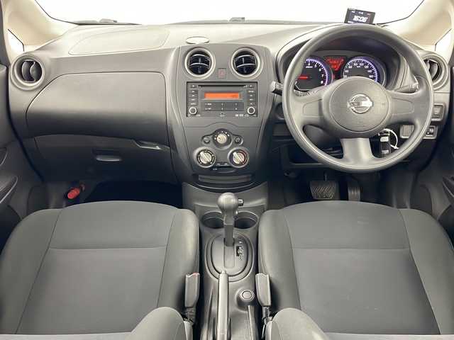 日産 ノート S 道央・札幌 2013(平25)年 4.4万km パール ・ワンオーナー/・純正オーディオ&CD&AUX/・アイドリングストップ/・社外レーダー/・純正エンジンスターター/・リモコンキー/・社外AW付夏タイヤ積込