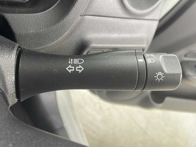 日産 ノート S 道央・札幌 2013(平25)年 4.4万km パール ・ワンオーナー/・純正オーディオ&CD&AUX/・アイドリングストップ/・社外レーダー/・純正エンジンスターター/・リモコンキー/・社外AW付夏タイヤ積込