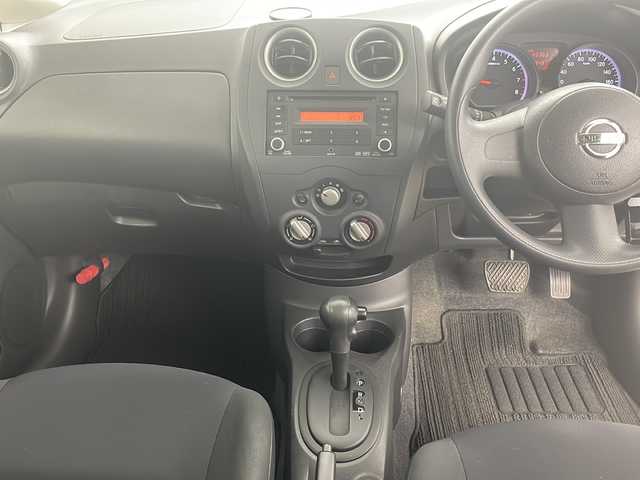 日産 ノート S 道央・札幌 2013(平25)年 4.4万km パール ・ワンオーナー/・純正オーディオ&CD&AUX/・アイドリングストップ/・社外レーダー/・純正エンジンスターター/・リモコンキー/・社外AW付夏タイヤ積込