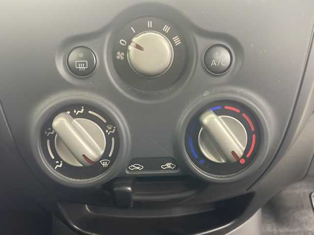 日産 ノート S 道央・札幌 2013(平25)年 4.4万km パール ・ワンオーナー/・純正オーディオ&CD&AUX/・アイドリングストップ/・社外レーダー/・純正エンジンスターター/・リモコンキー/・社外AW付夏タイヤ積込