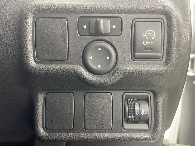 日産 ノート S 道央・札幌 2013(平25)年 4.4万km パール ・ワンオーナー/・純正オーディオ&CD&AUX/・アイドリングストップ/・社外レーダー/・純正エンジンスターター/・リモコンキー/・社外AW付夏タイヤ積込