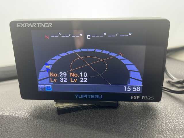 日産 ノート S 道央・札幌 2013(平25)年 4.4万km パール ・ワンオーナー/・純正オーディオ&CD&AUX/・アイドリングストップ/・社外レーダー/・純正エンジンスターター/・リモコンキー/・社外AW付夏タイヤ積込