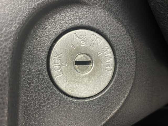 日産 ノート S 道央・札幌 2013(平25)年 4.4万km パール ・ワンオーナー/・純正オーディオ&CD&AUX/・アイドリングストップ/・社外レーダー/・純正エンジンスターター/・リモコンキー/・社外AW付夏タイヤ積込