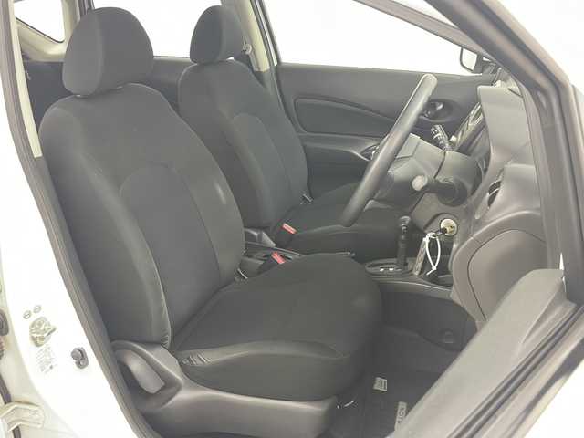 日産 ノート S 道央・札幌 2013(平25)年 4.4万km パール ・ワンオーナー/・純正オーディオ&CD&AUX/・アイドリングストップ/・社外レーダー/・純正エンジンスターター/・リモコンキー/・社外AW付夏タイヤ積込