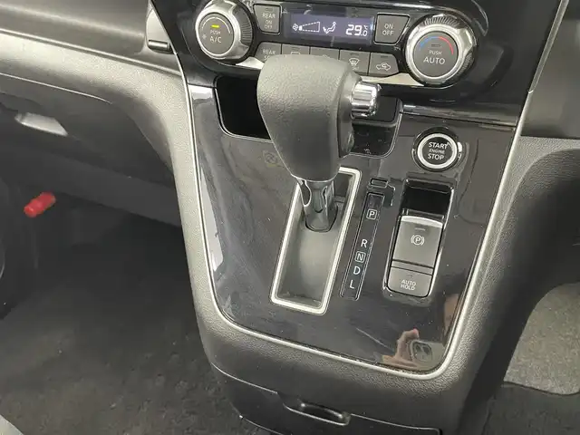 日産 セレナ ハイウェイスター V 大分県 2020(令2)年 4.1万km ダークメタルグレー プロパイロット/純正ナビ/（フルセグ/CD/DVD/Bluetooth）/アラウンドビューモニター/デジタルインナーミラー/前方ドライブレコーダー/フリップダウンモニター/電動パーキングブレーキ/オートブレーキホールド/両側パワースライドドア/ETC/ステアリングスイッチ/電動格納ミラー/プッシュスタート・スマートキー/純正アルミホイール/保証書・取扱説明書