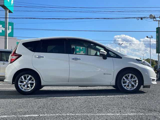 日産 ノート e－パワー X 千葉県 2019(平31)年 3.1万km ブリリアントホワイトパール 1オーナー　ナビMJ118D-W　全方位カメラ　スマートルームミラー　フルセグTV　BT　エマブレ　ドラレコ　ETC　スマートキー　プッシュスタート　15インチAW　オートライト　前後センサー