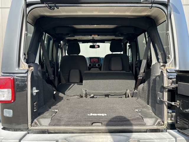 クライスラー・ジープ ジープ ラングラー アンリミテッド スポーツ 道東・釧路十勝 2016(平28)年 4.2万km 黒 ワンオーナー/４WD/社外メモリナビ/ CD/DVD/SD/BT/フルセグ/バックカメラ/サイドカメラ/社外ETC/クルーズコントロール/純正18インチAW/純正フロアマット/ハロゲンヘッドライト/社外フェンダー/社外バンパー/取扱説明書/保証書/スペアキー