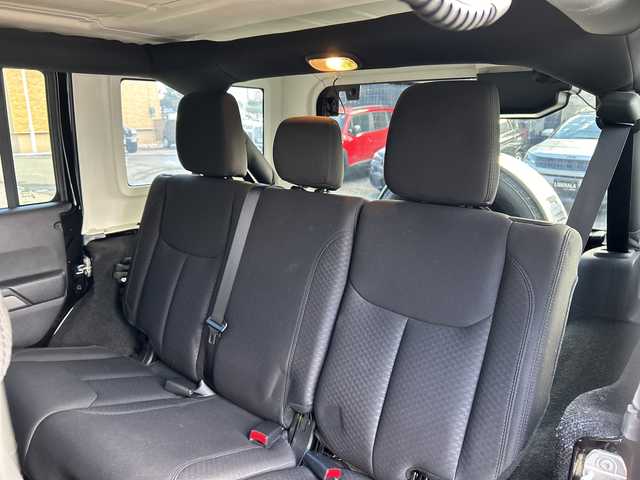 クライスラー・ジープ ジープ ラングラー アンリミテッド スポーツ 道東・釧路十勝 2016(平28)年 4.2万km 黒 ワンオーナー/４WD/社外メモリナビ/ CD/DVD/SD/BT/フルセグ/バックカメラ/サイドカメラ/社外ETC/クルーズコントロール/純正18インチAW/純正フロアマット/ハロゲンヘッドライト/社外フェンダー/社外バンパー/取扱説明書/保証書/スペアキー