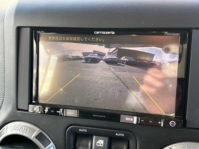 クライスラー・ジープ ジープ ラングラー アンリミテッド スポーツ 道東・釧路十勝 2016(平28)年 4.2万km 黒 ワンオーナー/４WD/社外メモリナビ/ CD/DVD/SD/BT/フルセグ/バックカメラ/サイドカメラ/社外ETC/クルーズコントロール/純正18インチAW/純正フロアマット/ハロゲンヘッドライト/社外フェンダー/社外バンパー/取扱説明書/保証書/スペアキー