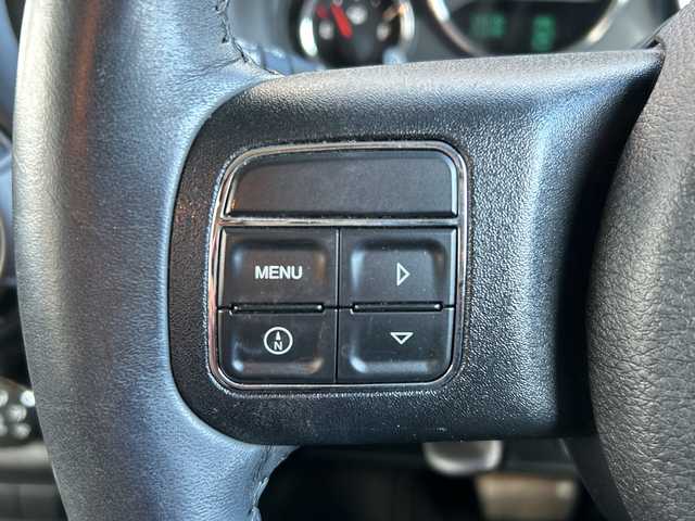 クライスラー・ジープ ジープ ラングラー アンリミテッド スポーツ 道東・釧路十勝 2016(平28)年 4.2万km 黒 ワンオーナー/４WD/社外メモリナビ/ CD/DVD/SD/BT/フルセグ/バックカメラ/サイドカメラ/社外ETC/クルーズコントロール/純正18インチAW/純正フロアマット/ハロゲンヘッドライト/社外フェンダー/社外バンパー/取扱説明書/保証書/スペアキー