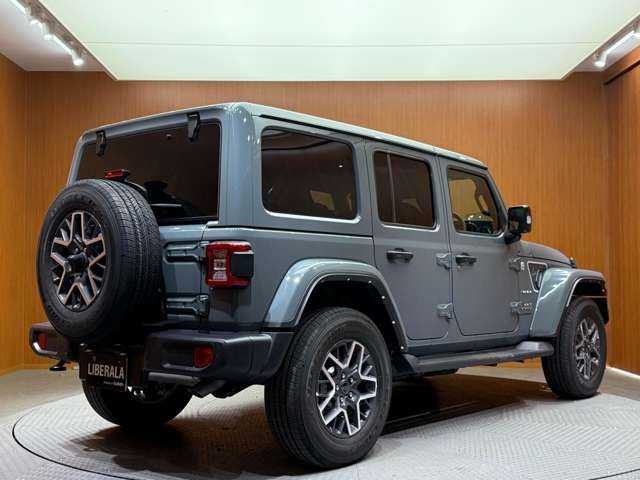 クライスラー・ジープ ジープ ラングラー アンリミテッド サハラ ローンチエディション 千葉県 2024(令6)年 2万km アンヴィルクリアコート 特別限定車　/ＡＣＣ　/本革　/ナビ　/Ｂカメラ　/ＣａｒＰｌａｙ　/Ｂｌｕｅｔｏｏｔｈ接続　/シートＨ　/ステアリングヒーター　/純正アルパインスピーカー　/衝突軽減Ｂ　/ＬＥＤヘッドライト　/純正ドラレコ　/１オーナー