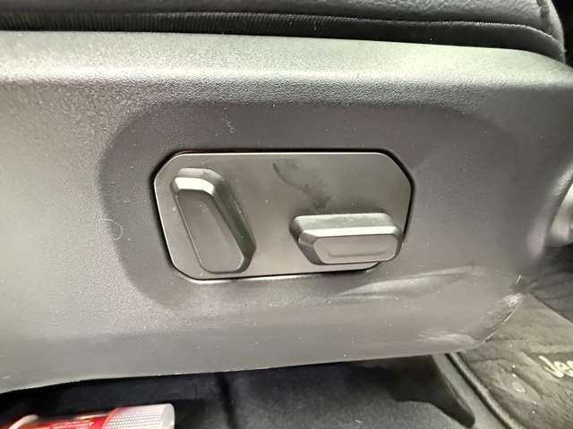 クライスラー・ジープ ジープ ラングラー アンリミテッド サハラ ローンチエディション 千葉県 2024(令6)年 2万km アンヴィルクリアコート 特別限定車　/ＡＣＣ　/本革　/ナビ　/Ｂカメラ　/ＣａｒＰｌａｙ　/Ｂｌｕｅｔｏｏｔｈ接続　/シートＨ　/ステアリングヒーター　/純正アルパインスピーカー　/衝突軽減Ｂ　/ＬＥＤヘッドライト　/純正ドラレコ　/１オーナー