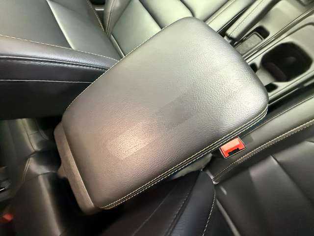 クライスラー・ジープ ジープ ラングラー アンリミテッド サハラ ローンチエディション 千葉県 2024(令6)年 2万km アンヴィルクリアコート 特別限定車　/ＡＣＣ　/本革　/ナビ　/Ｂカメラ　/ＣａｒＰｌａｙ　/Ｂｌｕｅｔｏｏｔｈ接続　/シートＨ　/ステアリングヒーター　/純正アルパインスピーカー　/衝突軽減Ｂ　/ＬＥＤヘッドライト　/純正ドラレコ　/１オーナー