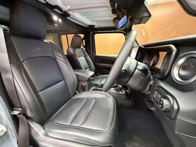 クライスラー・ジープ ジープ ラングラー アンリミテッド サハラ ローンチエディション 千葉県 2024(令6)年 2万km アンヴィルクリアコート 特別限定車　/ＡＣＣ　/本革　/ナビ　/Ｂカメラ　/ＣａｒＰｌａｙ　/Ｂｌｕｅｔｏｏｔｈ接続　/シートＨ　/ステアリングヒーター　/純正アルパインスピーカー　/衝突軽減Ｂ　/ＬＥＤヘッドライト　/純正ドラレコ　/１オーナー