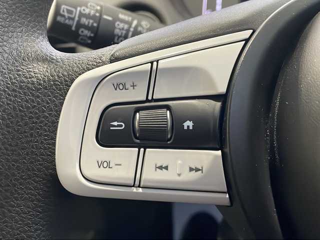 ホンダ フィット ベーシック 福島県 2021(令3)年 0.8万km プラチナホワイトパール １オーナー　純正ＳＤナビ　バックカメラ　ホンダセンシング　Ｒクルコン　前方ドライブレコーダー　スマートキー　コーナーセンサー　純正フロアマット　アイドリングストップ