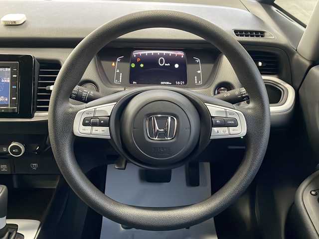 ホンダ フィット ベーシック 福島県 2021(令3)年 0.8万km プラチナホワイトパール １オーナー　純正ＳＤナビ　バックカメラ　ホンダセンシング　Ｒクルコン　前方ドライブレコーダー　スマートキー　コーナーセンサー　純正フロアマット　アイドリングストップ