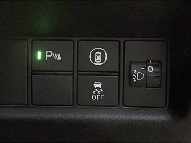 ホンダ フィット ベーシック 福島県 2021(令3)年 0.8万km プラチナホワイトパール １オーナー　純正ＳＤナビ　バックカメラ　ホンダセンシング　Ｒクルコン　前方ドライブレコーダー　スマートキー　コーナーセンサー　純正フロアマット　アイドリングストップ