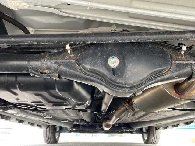 スズキ ソリオ HV MZ 青森県 2024(令6)年 1.1万km ピュアホワイトP 4WD/純正9インチメモリナビ・フルセグTV/CD・DVD・Bluetooth・USB/全方位カメラ/両側パワースライドドア/ヘッドアップディスプレイ/前席シートヒーター/セーフティサポート/デュアルカメラブレーキサポート/追従クルーズコントロール/レーンキープアシスト/ハイビームアシスト/車線逸脱警報/リアパーキングセンサー/ビルトインETC/シートバックテーブル/後席ロールサンシェード/LEDヘッドライト/オートライト/LEDフォグランプ/純正15インチアルミ