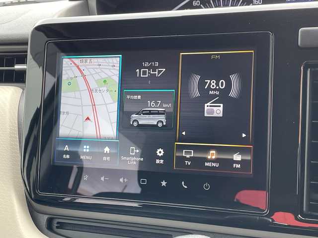 スズキ ソリオ HV MZ 青森県 2024(令6)年 1.1万km ピュアホワイトP 4WD/純正9インチメモリナビ・フルセグTV/CD・DVD・Bluetooth・USB/全方位カメラ/両側パワースライドドア/ヘッドアップディスプレイ/前席シートヒーター/セーフティサポート/デュアルカメラブレーキサポート/追従クルーズコントロール/レーンキープアシスト/ハイビームアシスト/車線逸脱警報/リアパーキングセンサー/ビルトインETC/シートバックテーブル/後席ロールサンシェード/LEDヘッドライト/オートライト/LEDフォグランプ/純正15インチアルミ